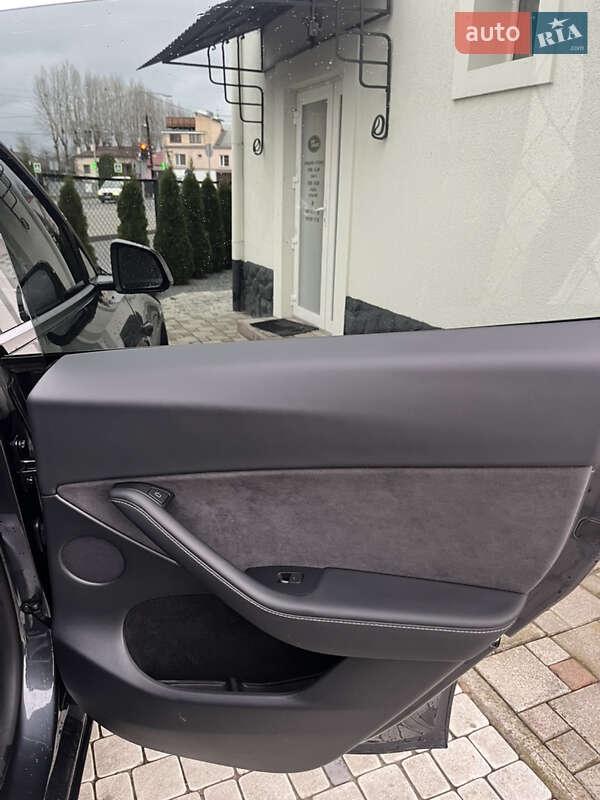 Внедорожник / Кроссовер Tesla Model Y 2024 в Львове