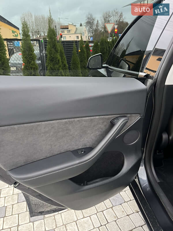 Внедорожник / Кроссовер Tesla Model Y 2024 в Львове
