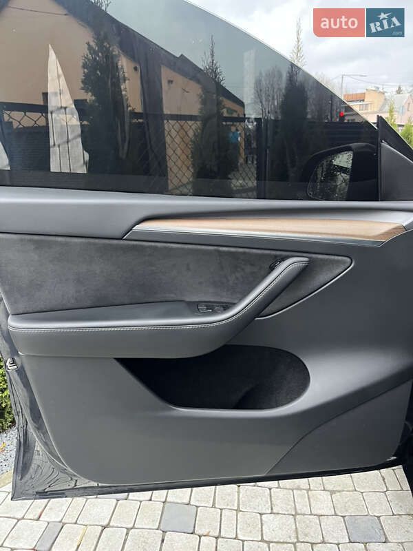 Внедорожник / Кроссовер Tesla Model Y 2024 в Львове