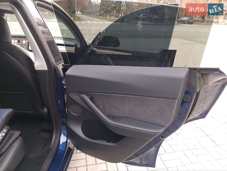 Позашляховик / Кросовер Tesla Model Y 2023 в Дніпрі