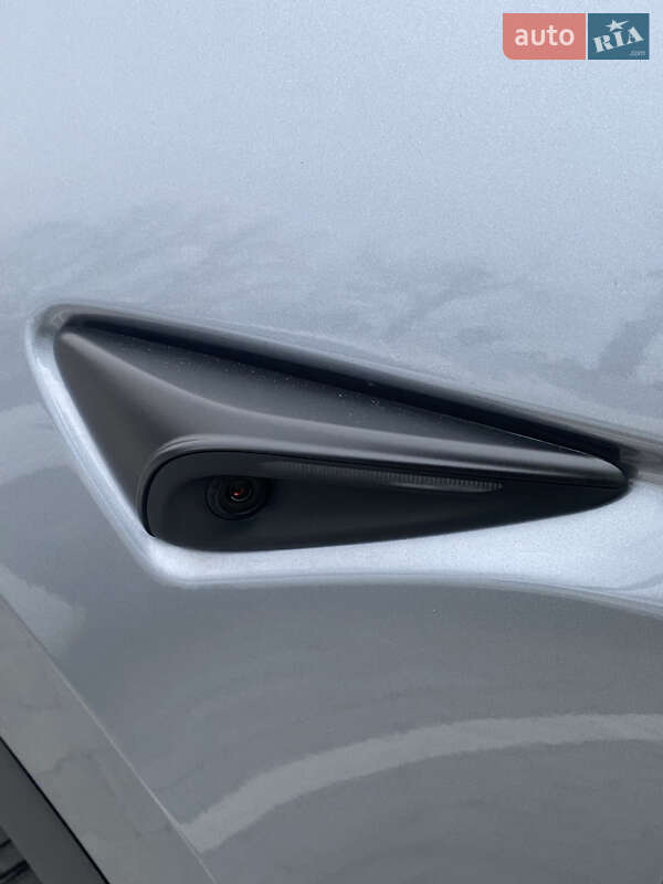 Внедорожник / Кроссовер Tesla Model Y 2025 в Киеве