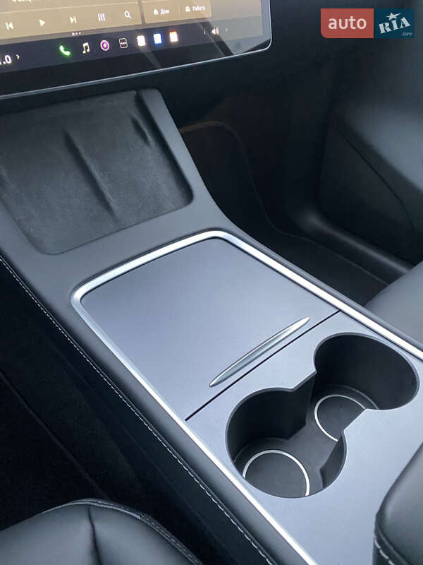 Внедорожник / Кроссовер Tesla Model Y 2025 в Киеве