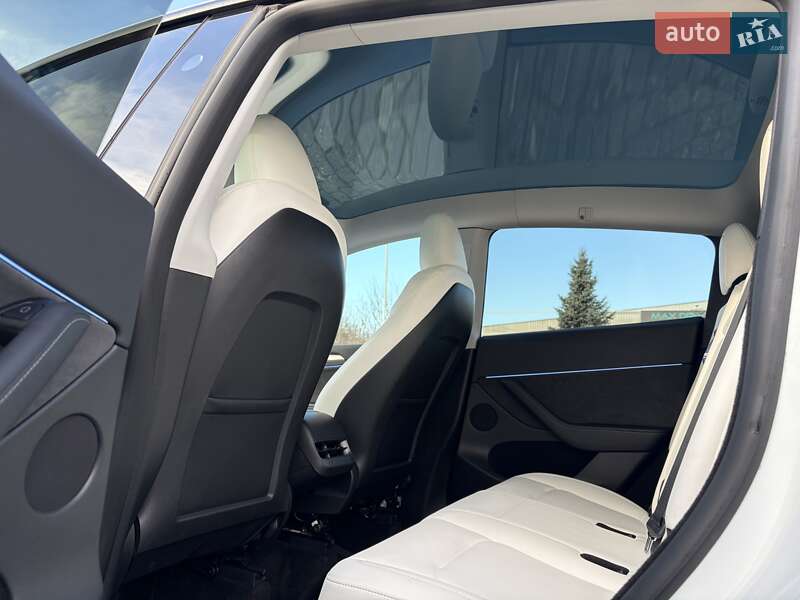 Внедорожник / Кроссовер Tesla Model Y 2023 в Ужгороде