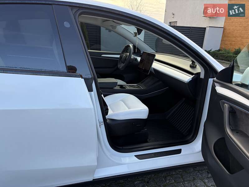 Внедорожник / Кроссовер Tesla Model Y 2023 в Ужгороде