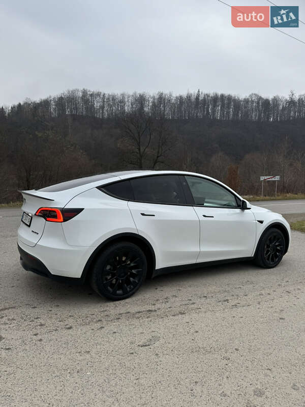 Внедорожник / Кроссовер Tesla Model Y 2024 в Ивано-Франковске