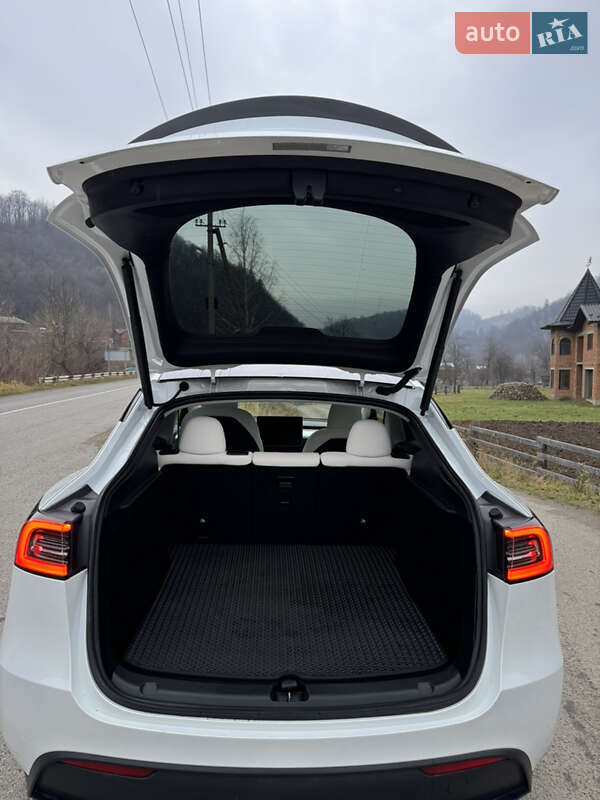 Внедорожник / Кроссовер Tesla Model Y 2024 в Ивано-Франковске