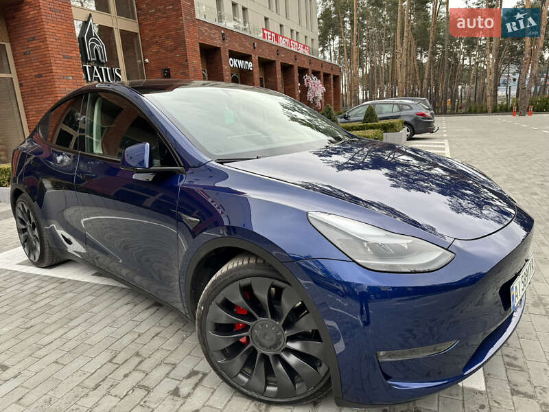 Внедорожник / Кроссовер Tesla Model Y 2023 в Киеве