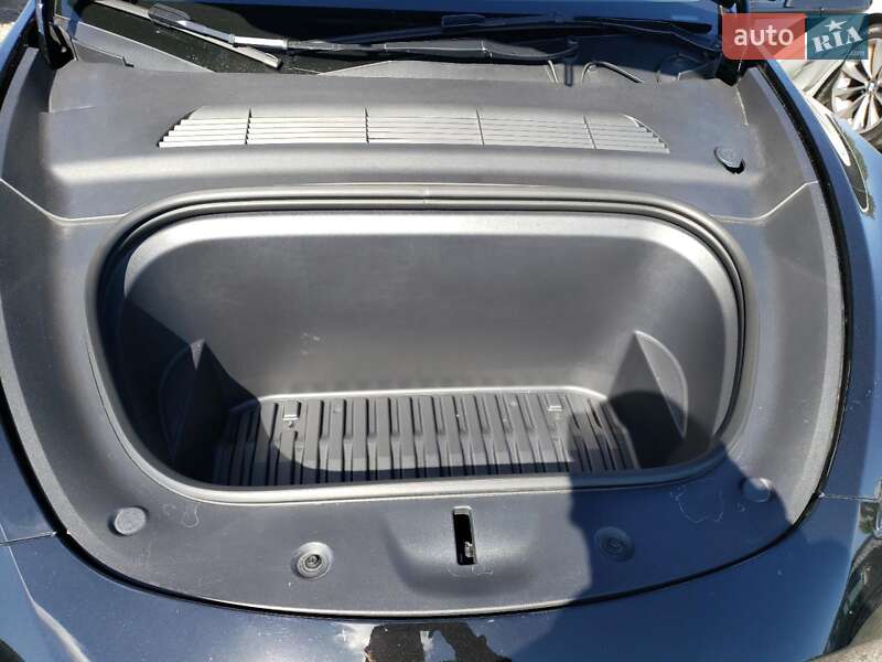 Внедорожник / Кроссовер Tesla Model Y 2023 в Львове