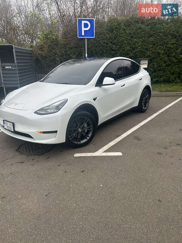 Внедорожник / Кроссовер Tesla Model Y 2025 в Киеве