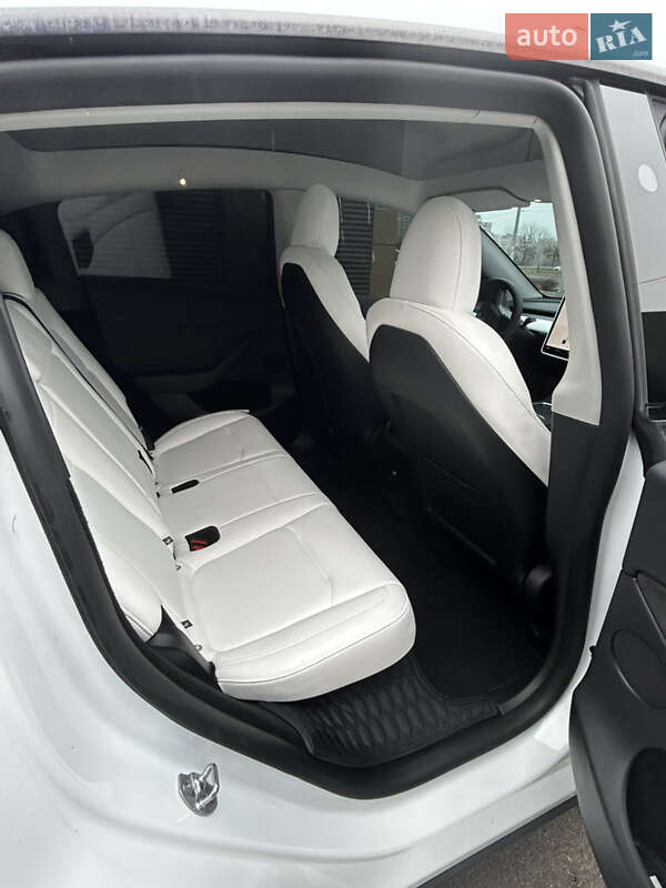 Внедорожник / Кроссовер Tesla Model Y 2025 в Киеве