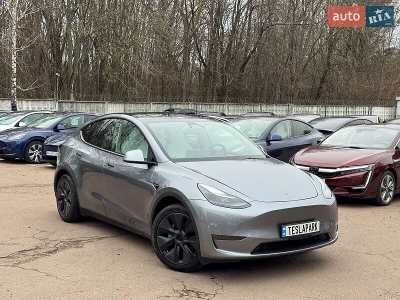 Внедорожник / Кроссовер Tesla Model Y 2024 в Киеве