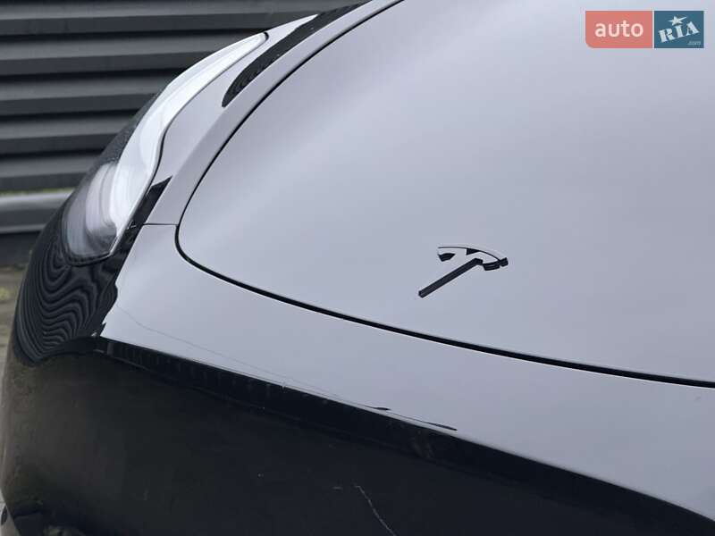 Внедорожник / Кроссовер Tesla Model Y 2021 в Киеве