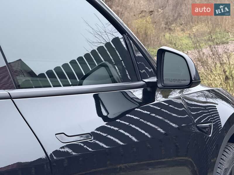 Внедорожник / Кроссовер Tesla Model Y 2021 в Киеве