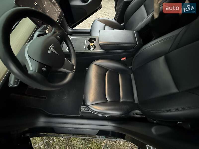 Внедорожник / Кроссовер Tesla Model Y 2021 в Киеве