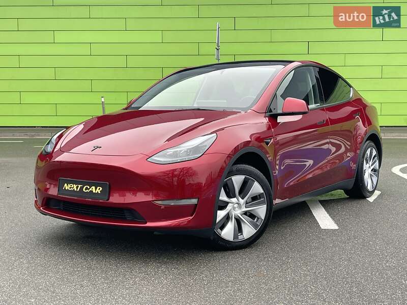 Tesla Model Y 2024
