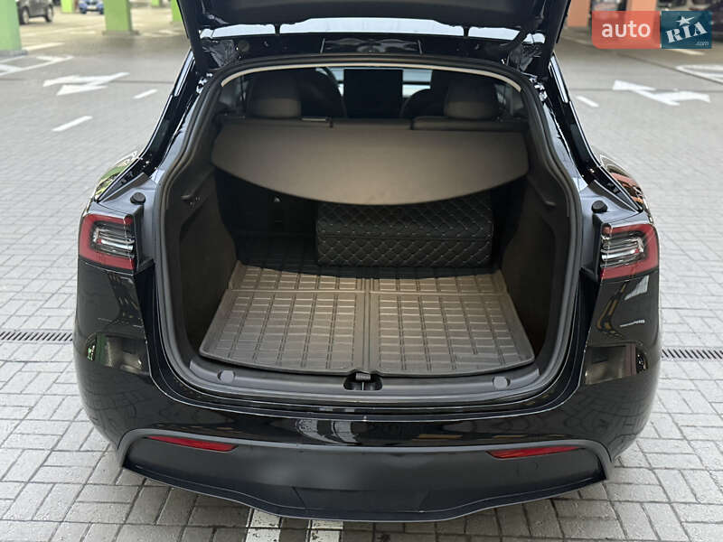 Внедорожник / Кроссовер Tesla Model Y 2023 в Киеве