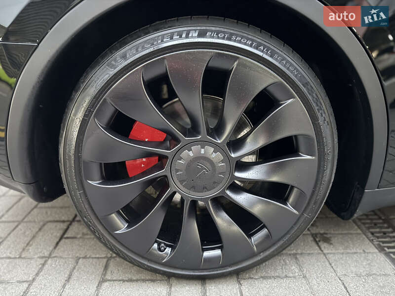 Внедорожник / Кроссовер Tesla Model Y 2023 в Киеве