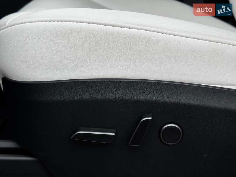 Позашляховик / Кросовер Tesla Model Y 2023 в Харкові