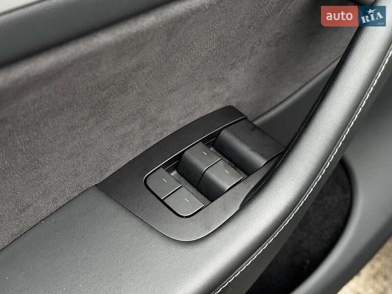 Позашляховик / Кросовер Tesla Model Y 2023 в Харкові