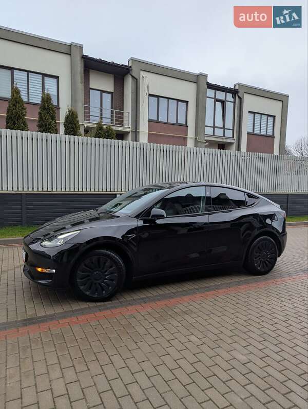 Внедорожник / Кроссовер Tesla Model Y 2024 в Тернополе