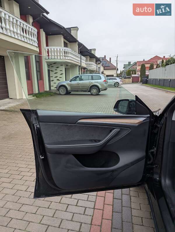 Внедорожник / Кроссовер Tesla Model Y 2024 в Тернополе