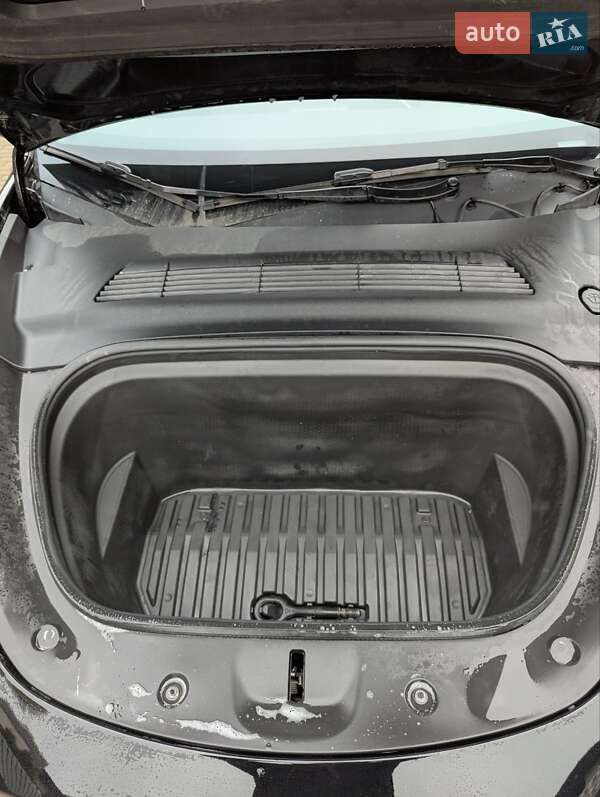 Внедорожник / Кроссовер Tesla Model Y 2024 в Тернополе