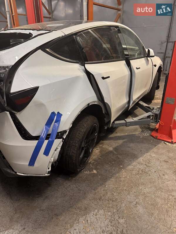 Внедорожник / Кроссовер Tesla Model Y 2025 в Киеве
