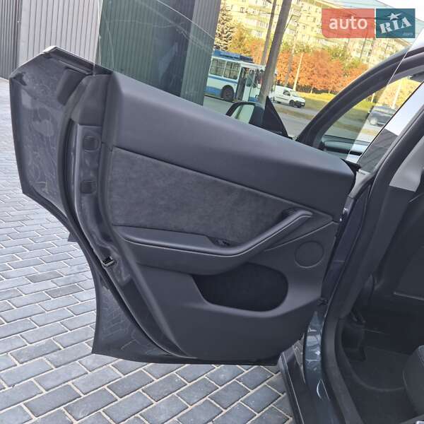 Позашляховик / Кросовер Tesla Model Y 2023 в Полтаві