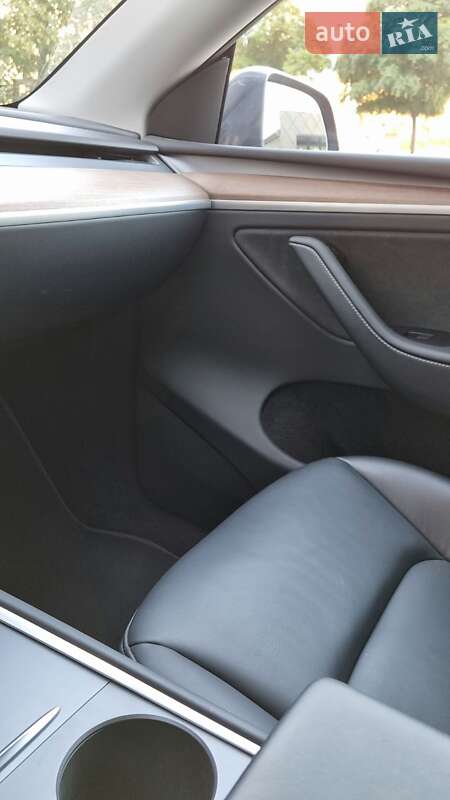 Позашляховик / Кросовер Tesla Model Y 2023 в Полтаві