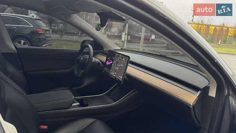 Внедорожник / Кроссовер Tesla Model Y 2021 в Луцке