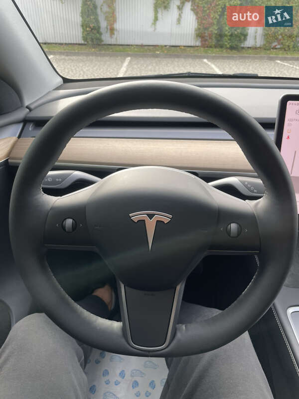 Внедорожник / Кроссовер Tesla Model Y 2022 в Ивано-Франковске