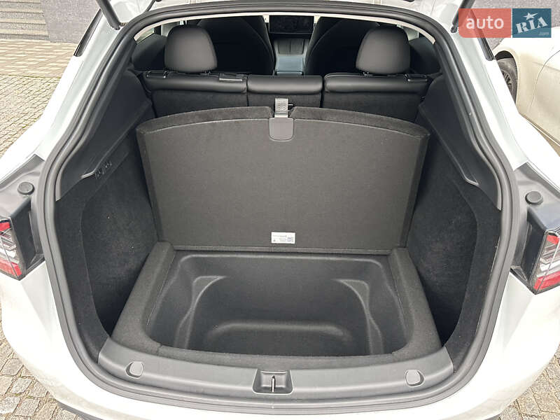 Позашляховик / Кросовер Tesla Model Y 2024 в Дніпрі