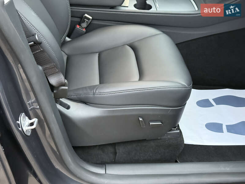 Внедорожник / Кроссовер Tesla Model Y 2023 в Тернополе