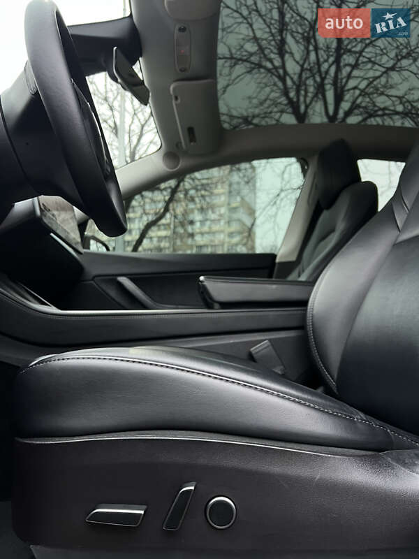 Внедорожник / Кроссовер Tesla Model Y 2022 в Киеве