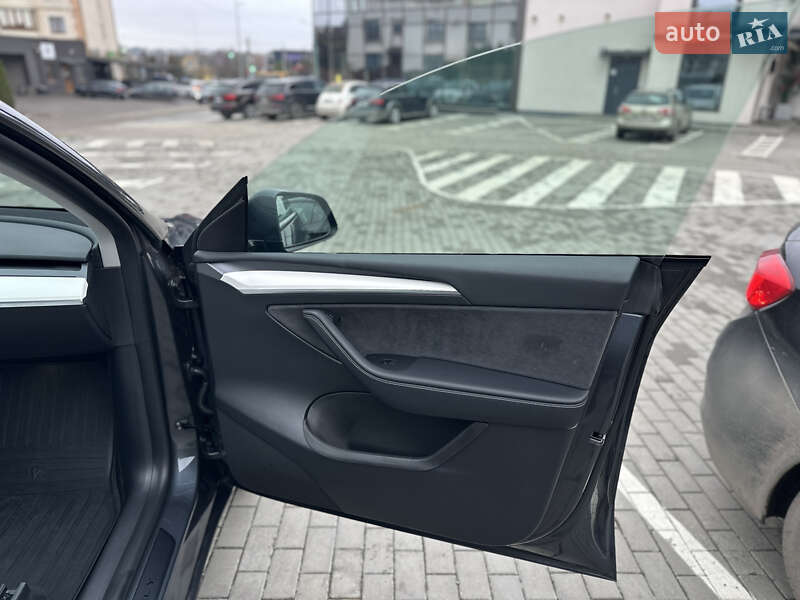 Внедорожник / Кроссовер Tesla Model Y 2023 в Ровно