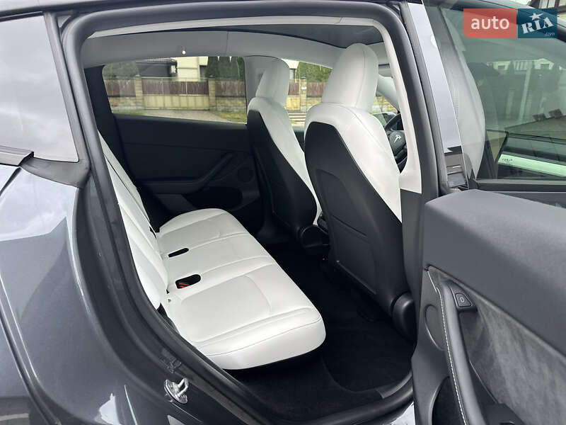 Внедорожник / Кроссовер Tesla Model Y 2023 в Ровно