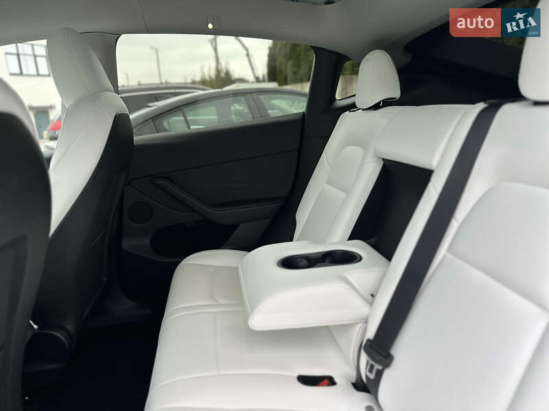 Внедорожник / Кроссовер Tesla Model Y 2023 в Ровно