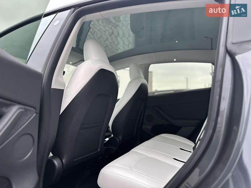 Внедорожник / Кроссовер Tesla Model Y 2023 в Ровно