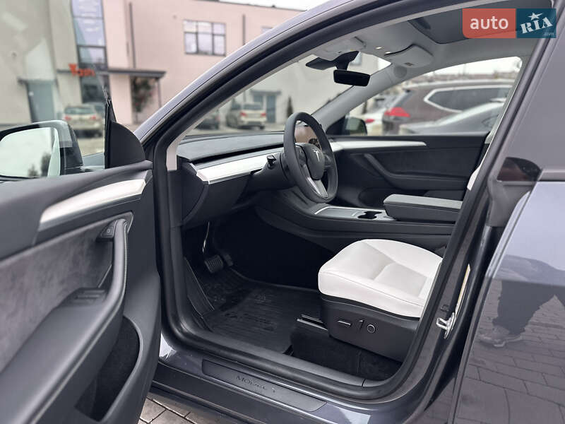 Внедорожник / Кроссовер Tesla Model Y 2023 в Ровно