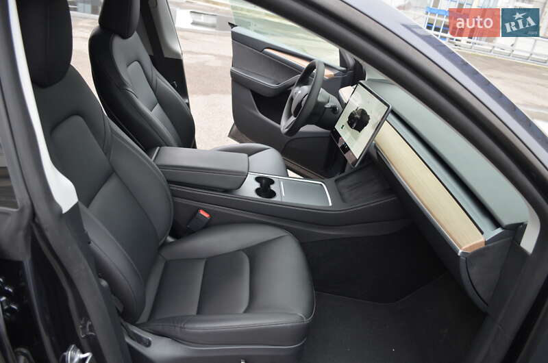 Позашляховик / Кросовер Tesla Model Y 2024 в Дніпрі фото 18 Позашляховик / Кросовер Tesla Model Y 2024 в Дніпрі