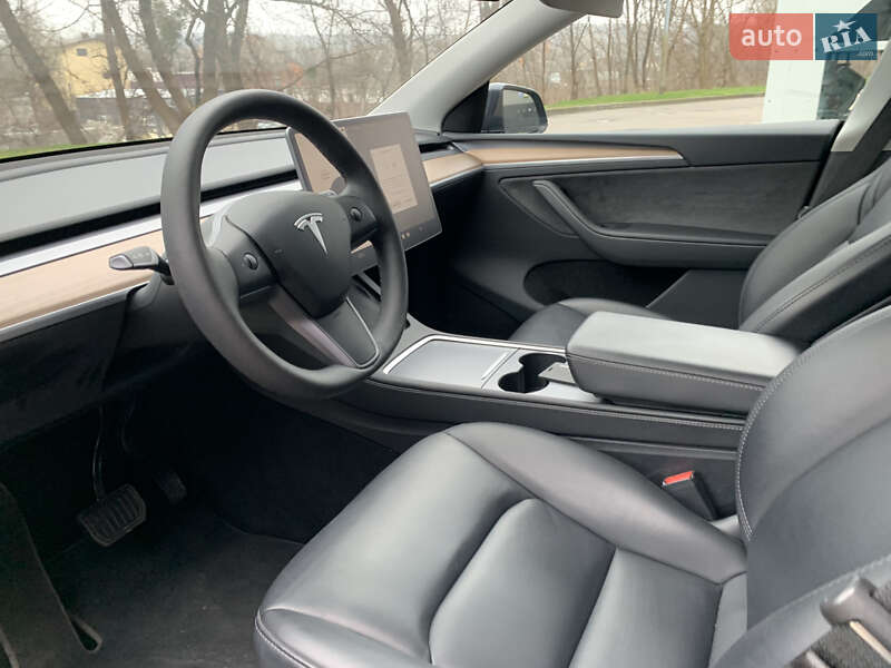 Внедорожник / Кроссовер Tesla Model Y 2024 в Киеве