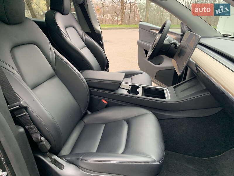 Внедорожник / Кроссовер Tesla Model Y 2024 в Киеве