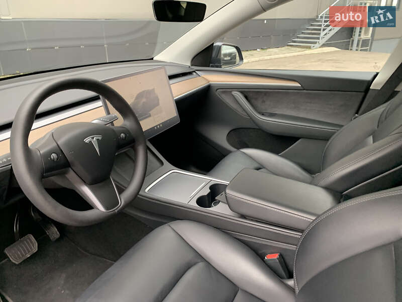 Внедорожник / Кроссовер Tesla Model Y 2024 в Киеве