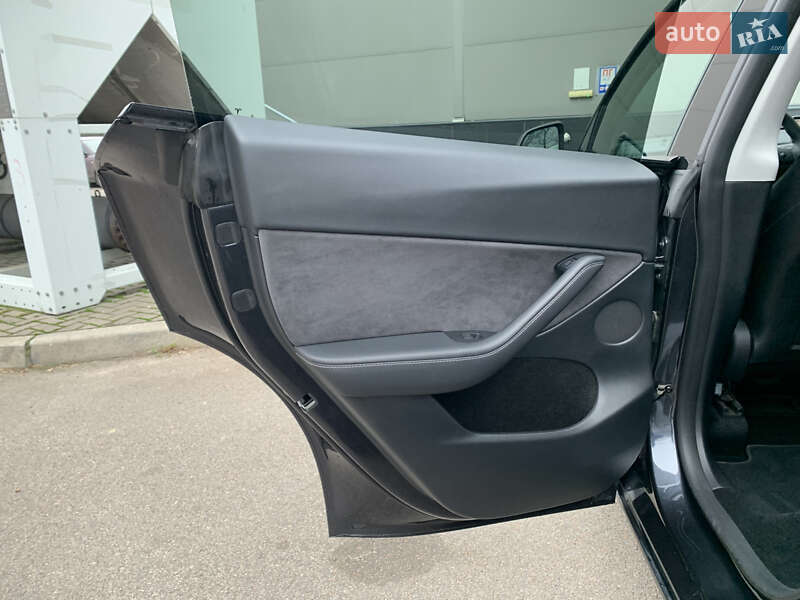 Внедорожник / Кроссовер Tesla Model Y 2024 в Киеве