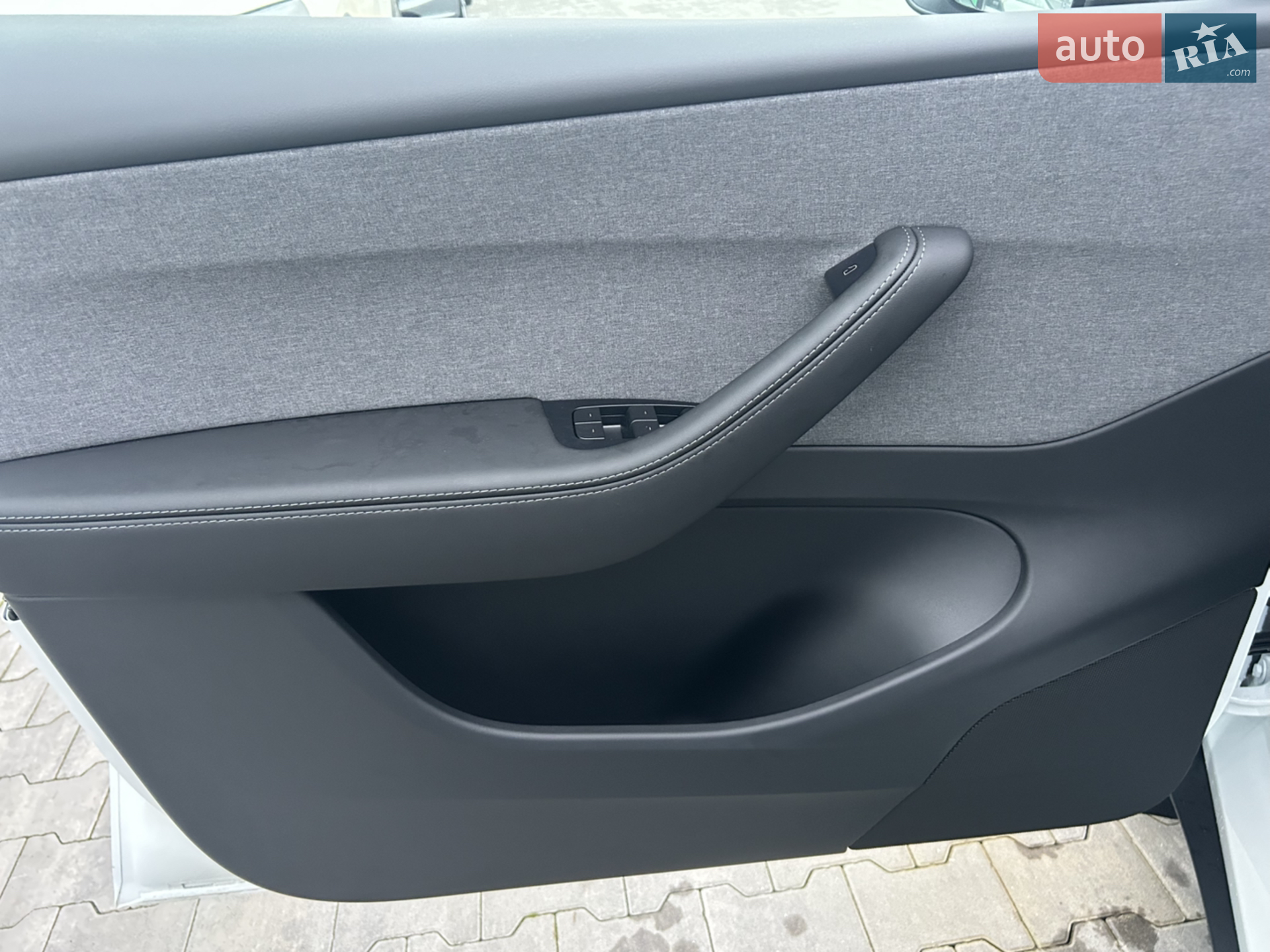 2025 Tesla Model Y - мініатюра 9