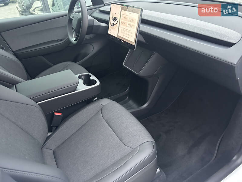 Внедорожник / Кроссовер Tesla Model Y 2025 в Киеве