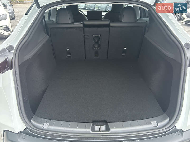 Внедорожник / Кроссовер Tesla Model Y 2025 в Киеве