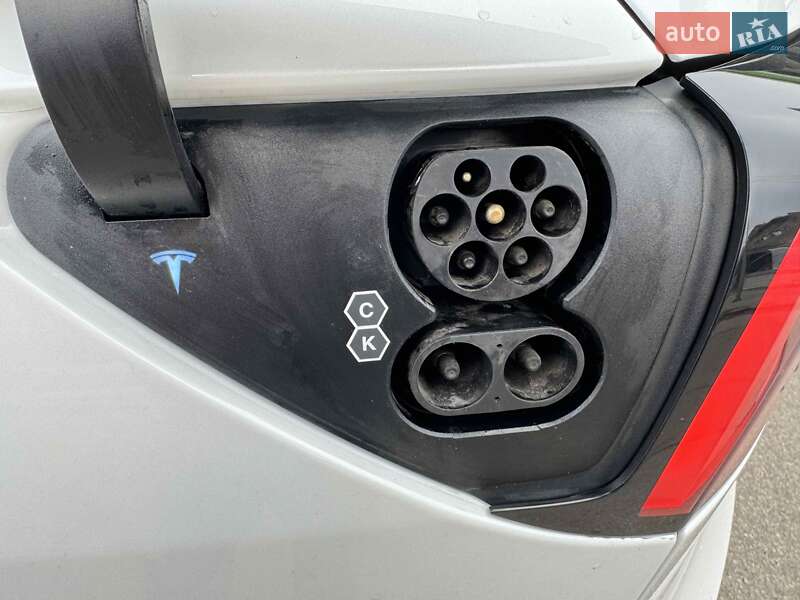 Внедорожник / Кроссовер Tesla Model Y 2022 в Киеве