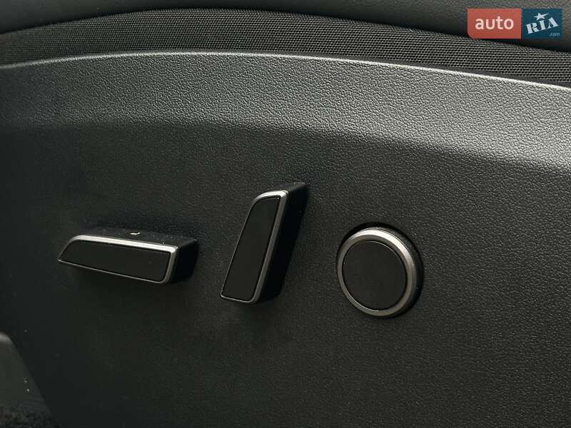 Внедорожник / Кроссовер Tesla Model Y 2023 в Львове