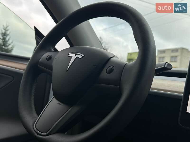 Внедорожник / Кроссовер Tesla Model Y 2023 в Львове